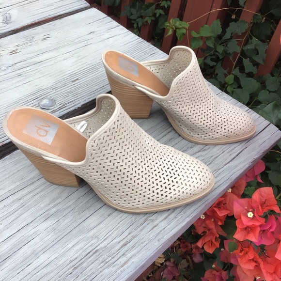 Dolce Vita Beige Laser Cut Out Mules Clogs Heels Slip On Slides shoes - Picture 1 of 7